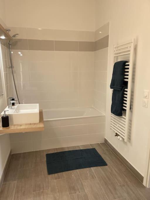 Appartement Climatise Au Coeur De La Provence Lac Et Parcs D'Attractions 10Mn Avignon Monteux Eksteriør billede